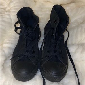 CONVERSE BLACK HIGH TOPS